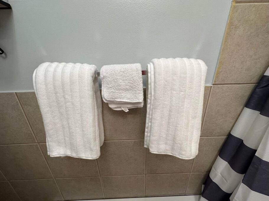 Like 4-Star Hotel, But Cheaper! Pawtucket Buitenkant foto